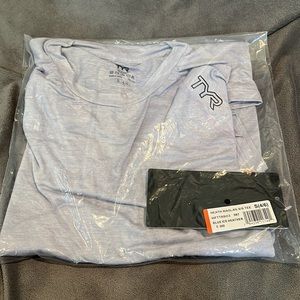 TYR Heath Raglan Tee size small NWT (light purple)